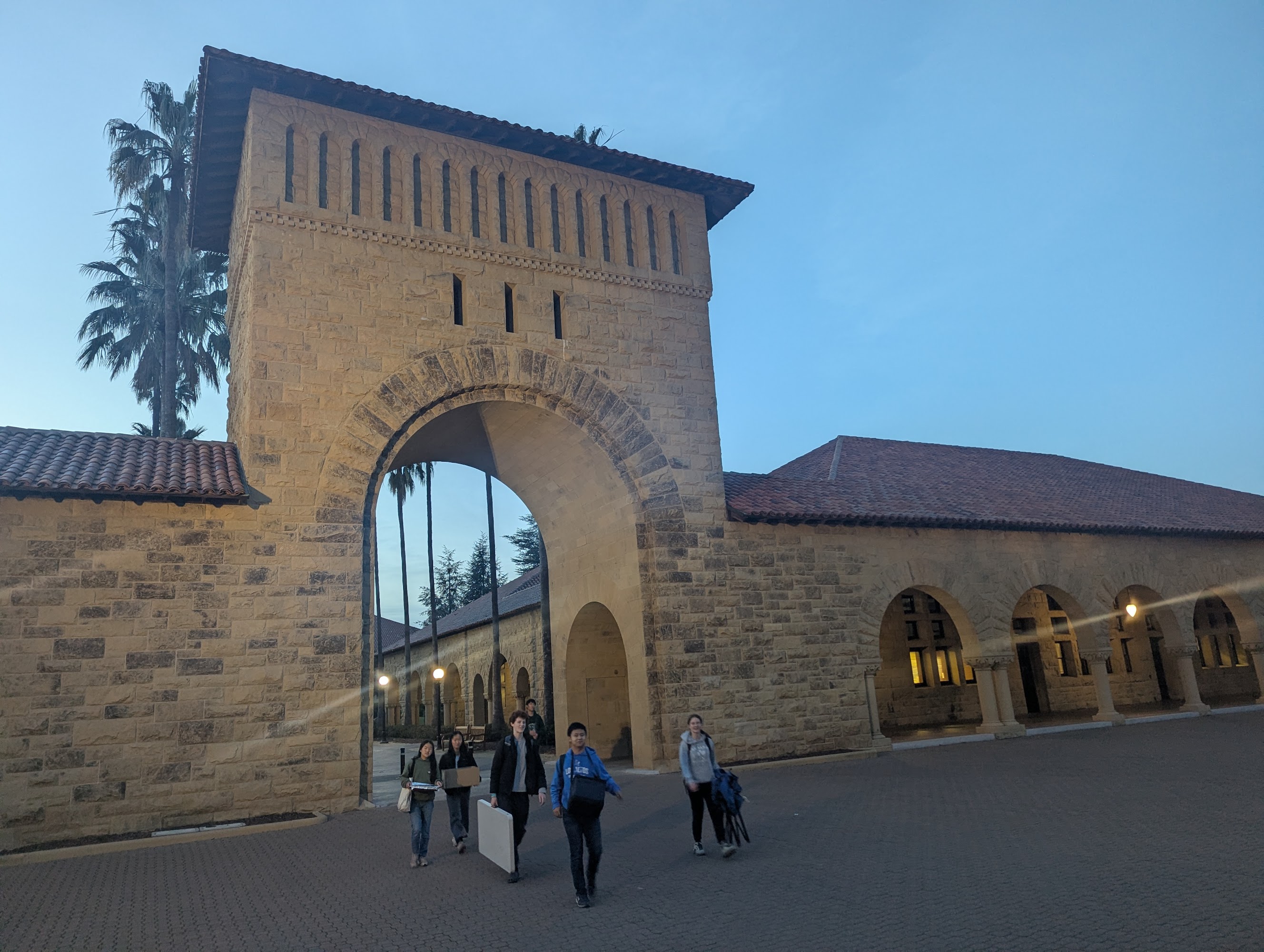 Students walking through the Stanford arch